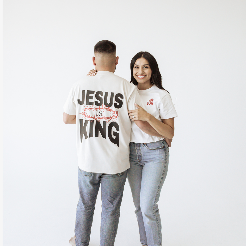 Jesus Is King. Oversized Tee